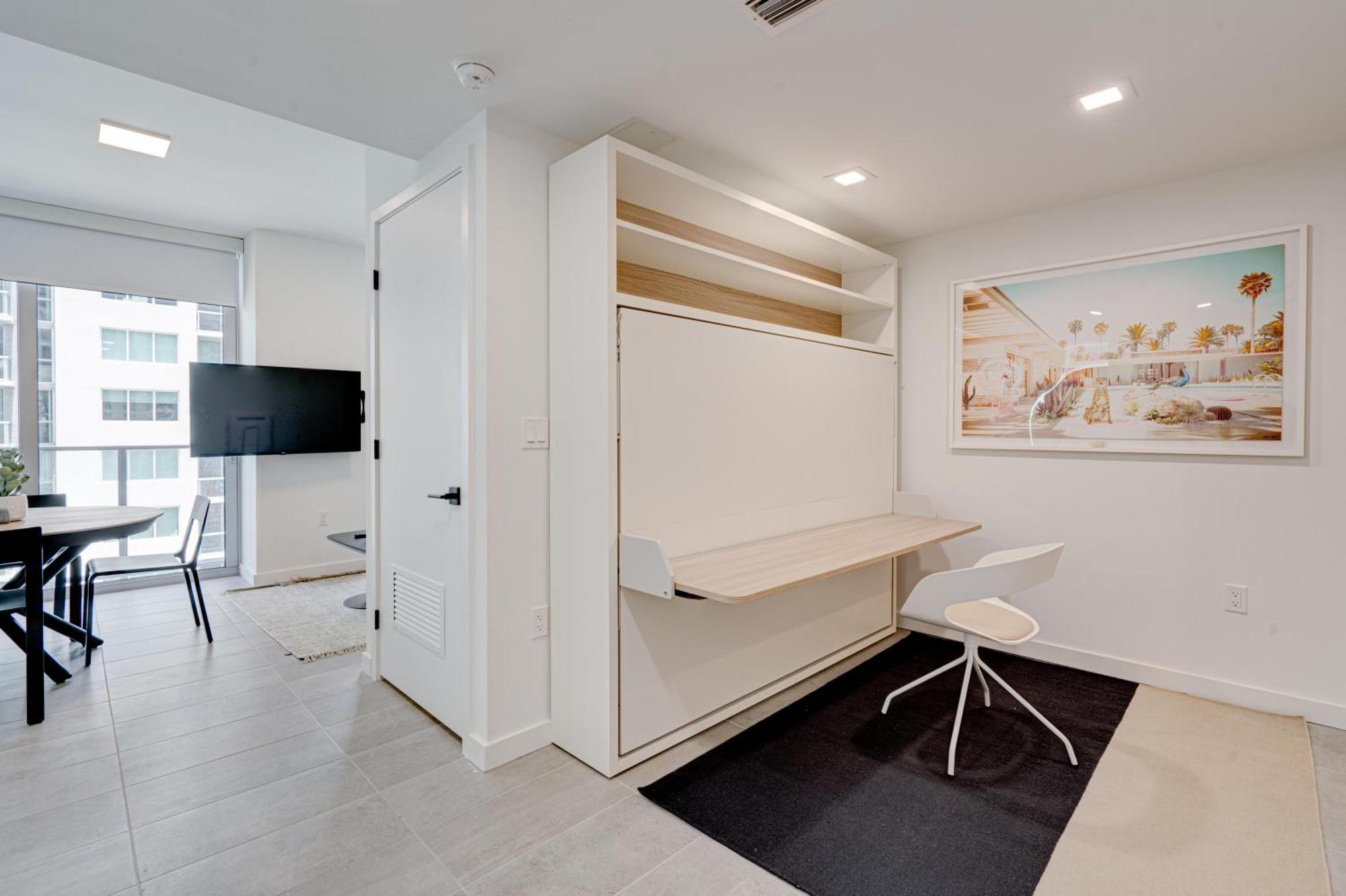 Apartment 1912aa Downtown *